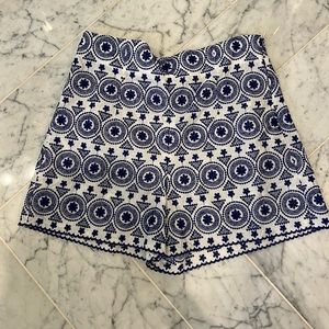 Zara Navy and White, Women’s, size zip,  high waist embroidered shorts. Size L.